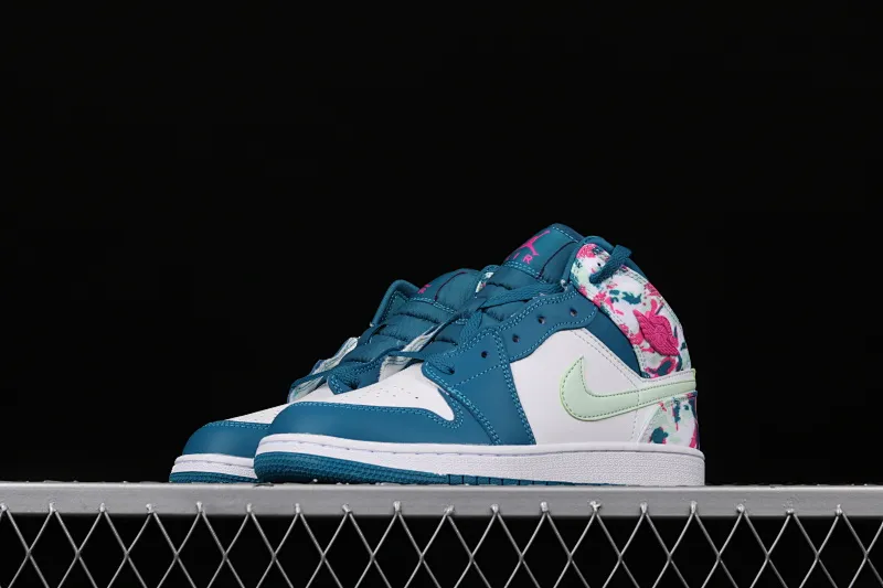 All categories Air Jordan Jordan series basketball shoes Air Jordan 1 Mid Air Jordan 1 Mid AJ1 Joe 1 mid-top cultural basketball shoes 555112-300